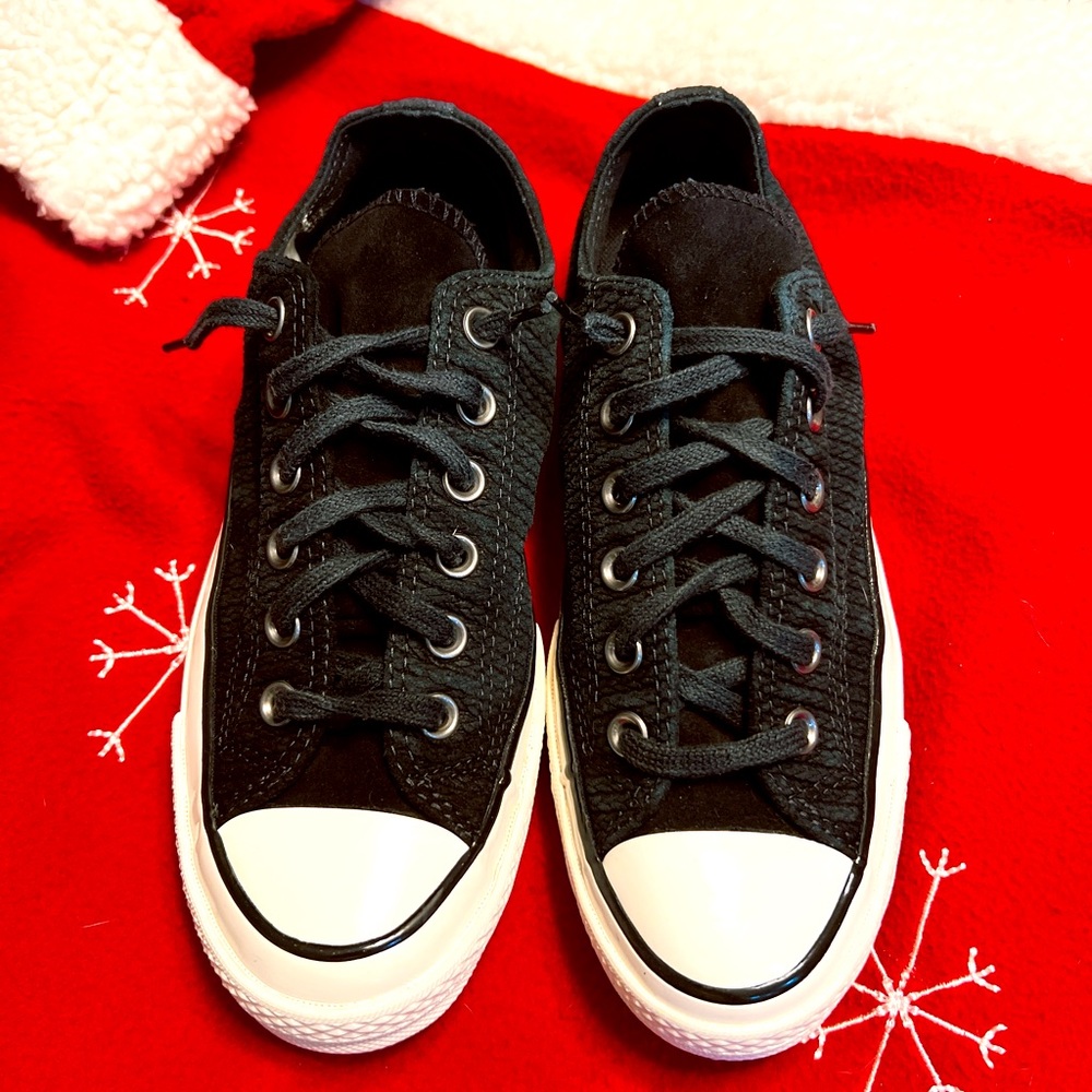 Immaculate Black Chuck Taylor Converse Sneakers ❤️